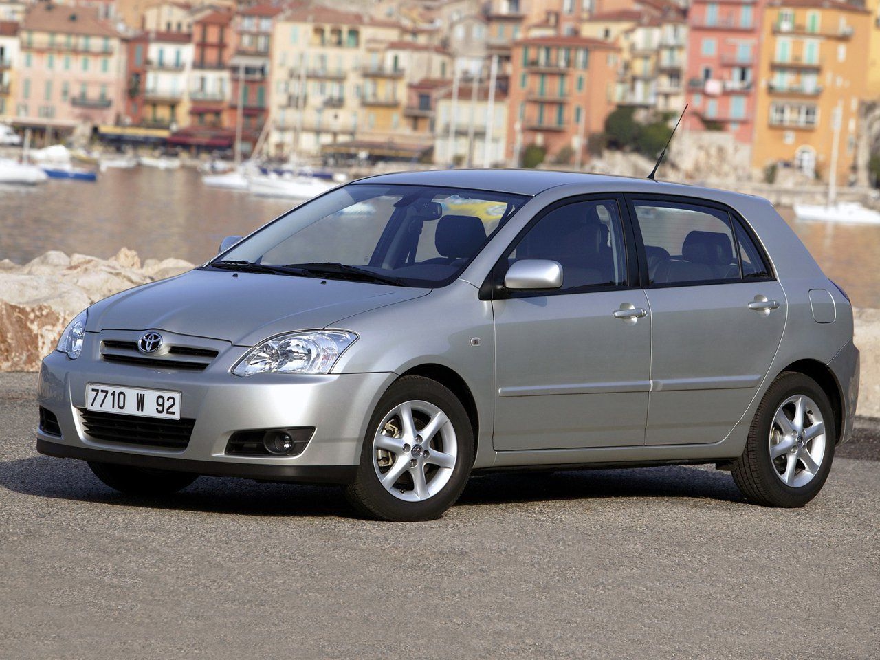 Toyota Corolla IX (E120, E130) Рестайлинг 2003 – 2007 Хэтчбек 5 дв.: кузов,  класс, тип и объём двигателя, коробка передач, разгон, фото - CarsWeek.ru