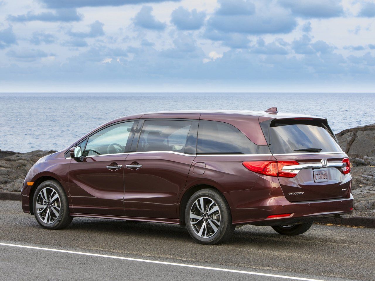 Минивэн 2018. Honda Odyssey 2011-2017. Хонда Одиссей 2017. Минивэн Хонда Одиссей 2017. Honda Odyssey 5.