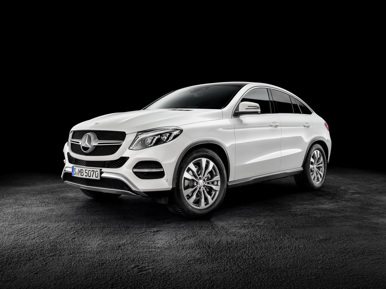 Mercedes-Benz GLE Coupe 2015 – н.в. Внедорожник 5 дв.: кузов, класс, тип и  объём двигателя, коробка передач, разгон, фото - CarsWeek.ru