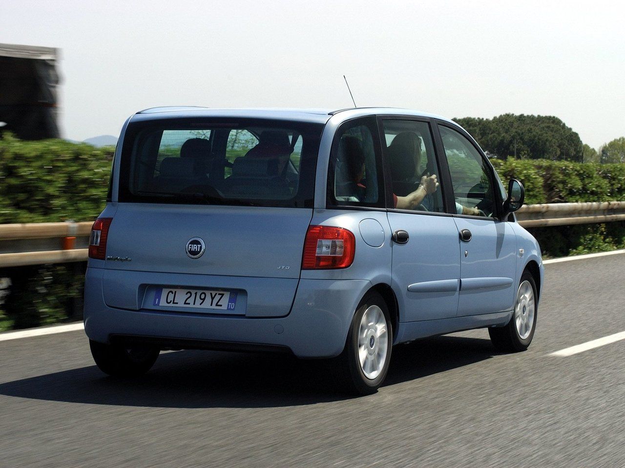 Fiat Multipla I Рестайлинг 2004 – 2010 Компактвэн: кузов, класс, тип и  объём двигателя, коробка передач, разгон, фото - CarsWeek.ru