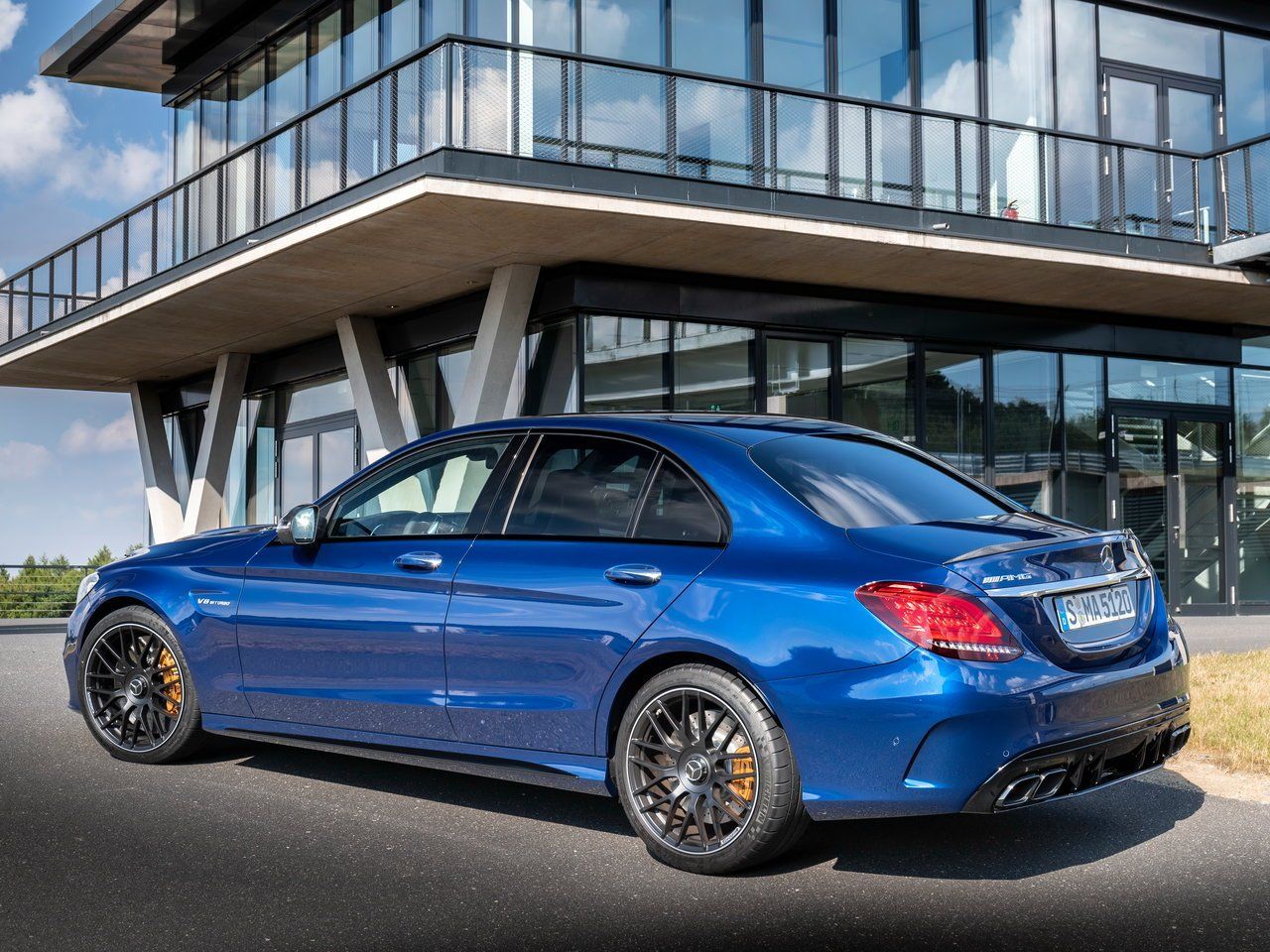 C63 AMG мотор