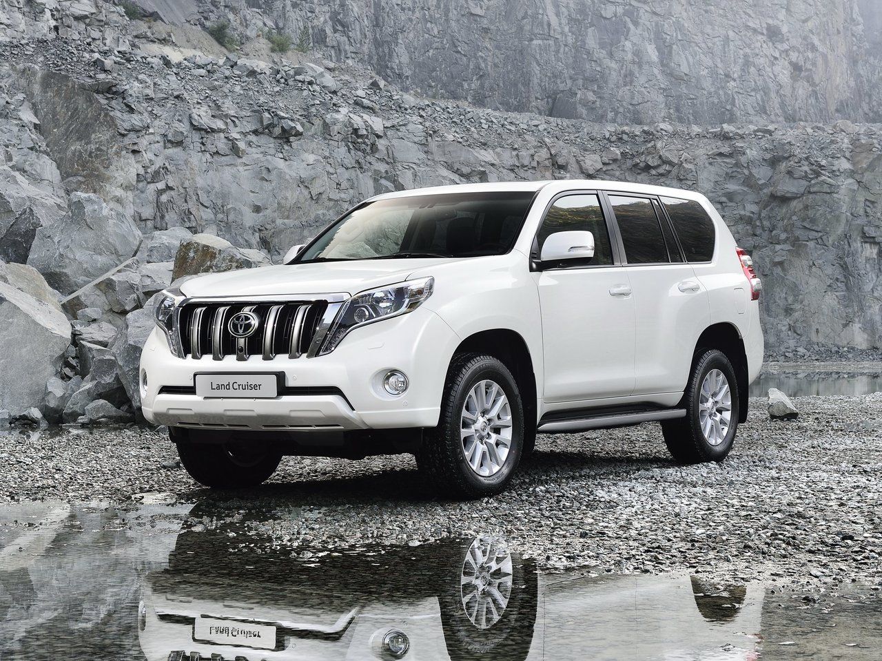 Toyota Land Cruiser Prado 120 150 Series Рестайлинг 1 2013 – 2017  Внедорожник 5 дв.: кузов, класс, тип и объём двигателя, коробка передач,  разгон, фото - CarsWeek.ru