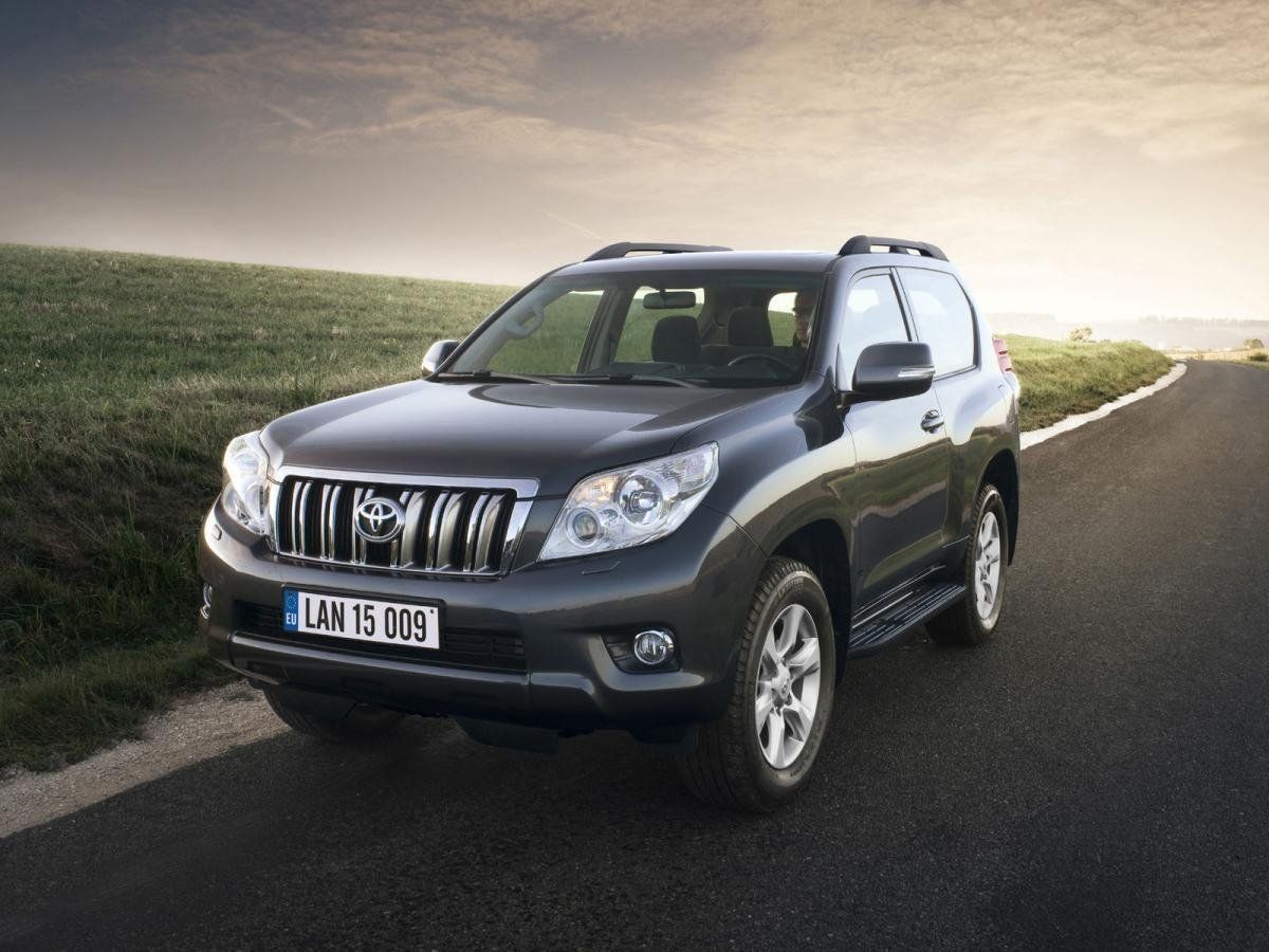 Toyota Land Cruiser Prado 120 150 Series 2009 – 2013 Внедорожник 3 дв.:  кузов, класс, тип и объём двигателя, коробка передач, разгон, фото -  CarsWeek.ru