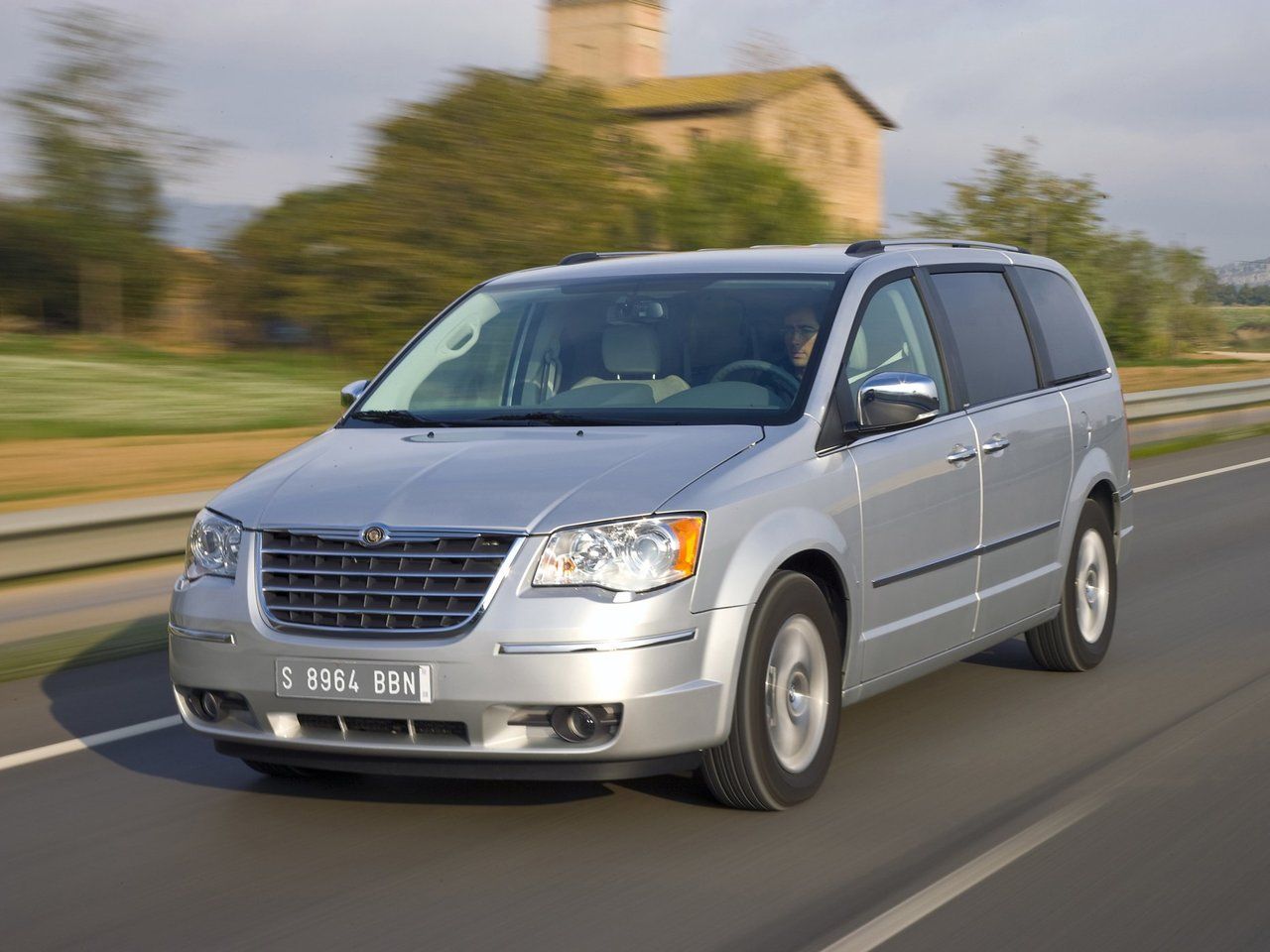 Chrysler Voyager V 2008 – 2010 Минивэн: кузов, класс, тип и объём  двигателя, коробка передач, разгон, фото - CarsWeek.ru