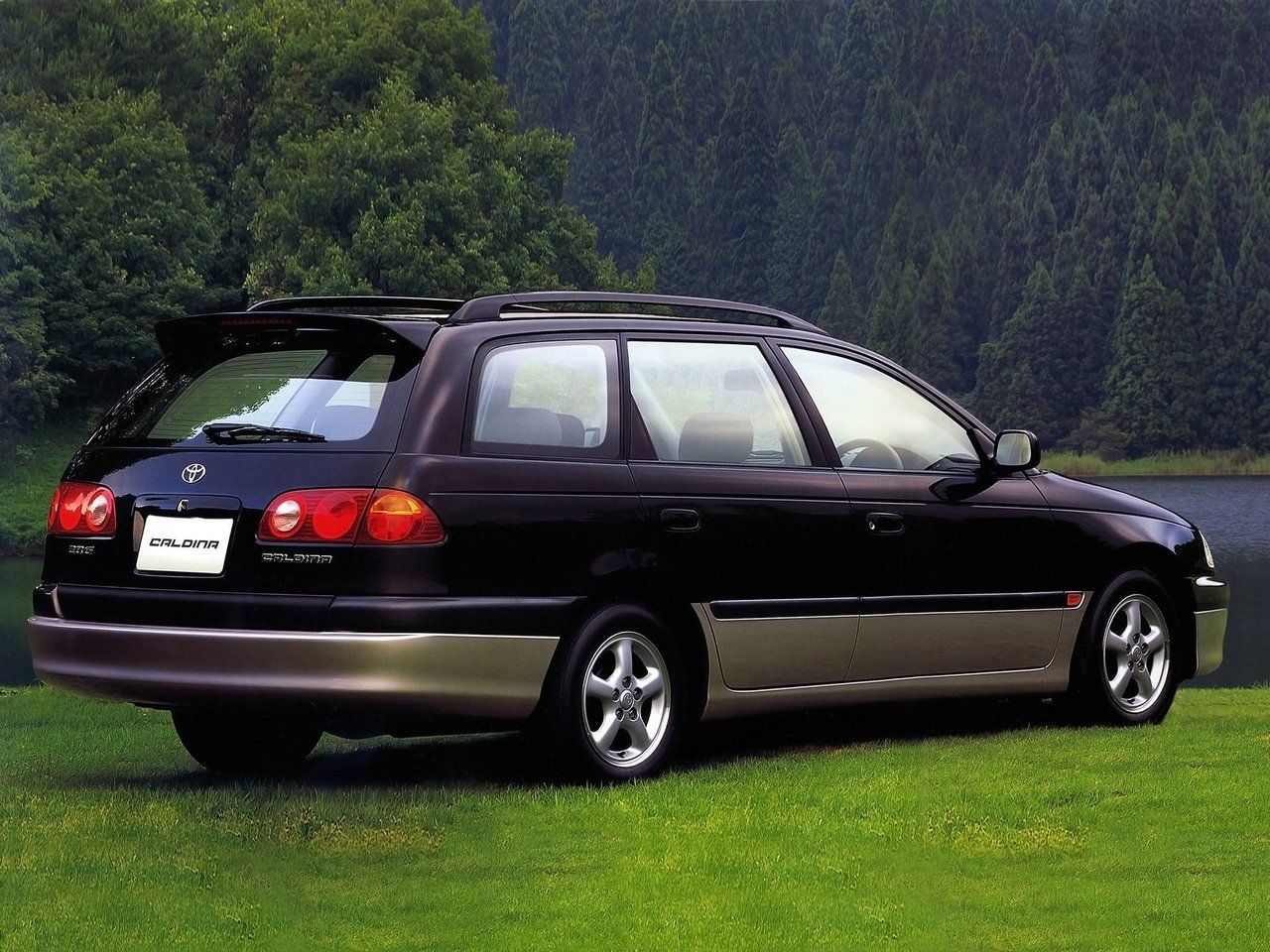 Toyota caldina черная