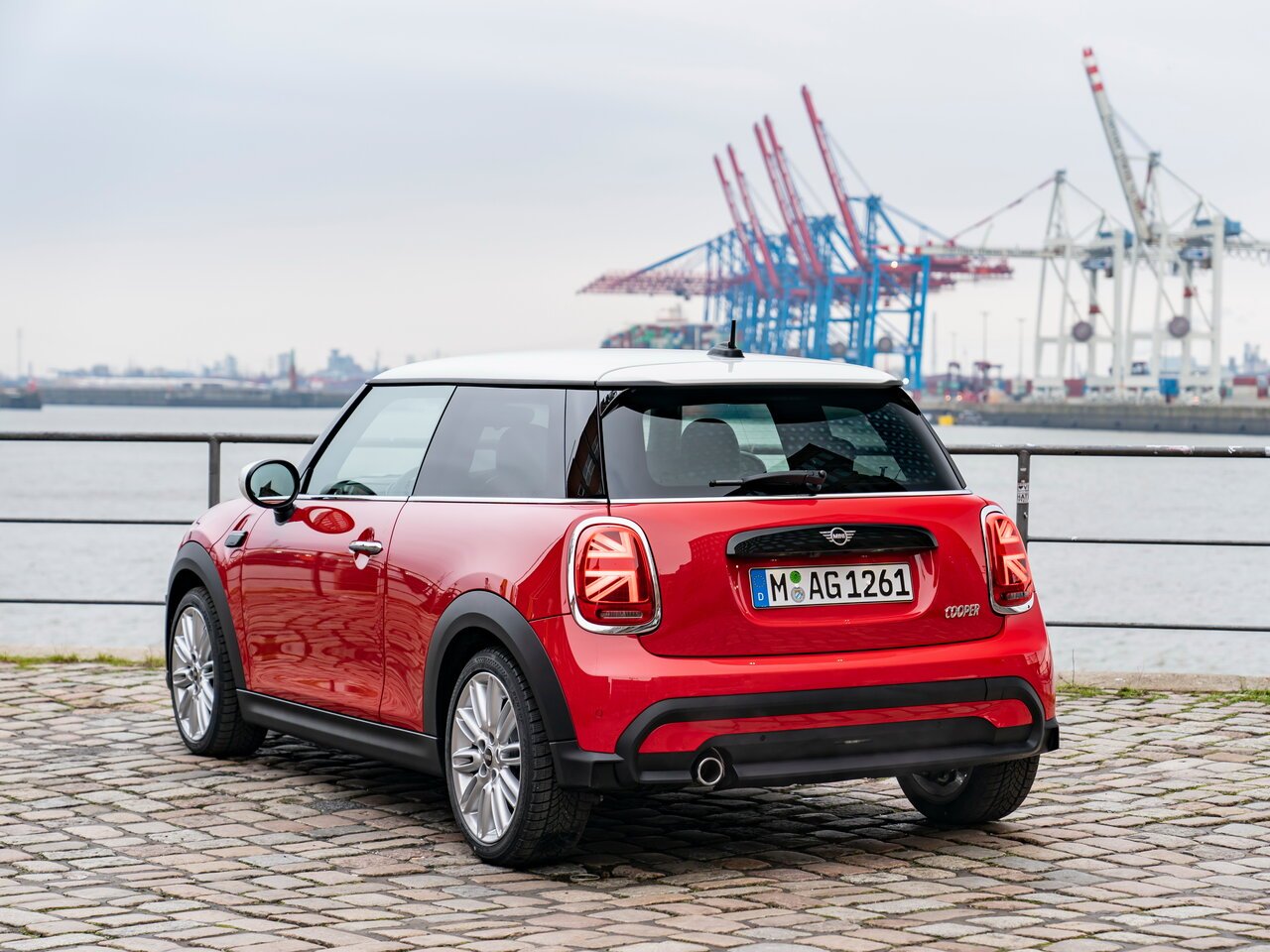 Мини купер поколения. Мини Купер 3 поколение. Мини Купер 2024. Mini Cooper 3 двери. Новый мини Купер 2024.