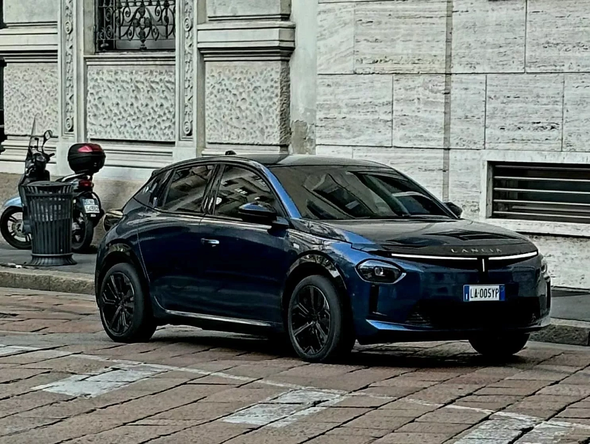 Lancia Ypsilon следующего поколения показали перед его премьерой в феврале