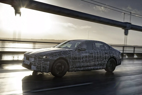 Компания BMW представит новый BMW 5-Series 2024 года и BMW i5 в прямом эфире 24 мая 2023 года
