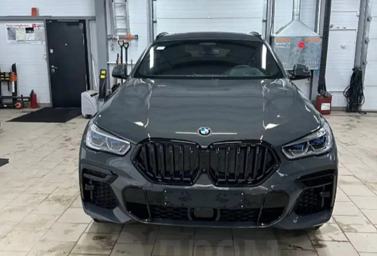 В Бийске продается новый BMW X6 с 3D ковриками за 15 млн рублей