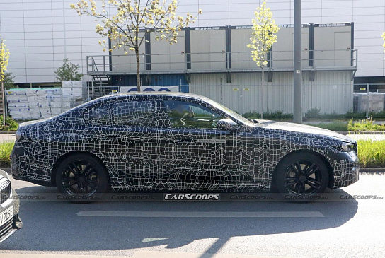 BMW i5 2024 года демонстрирует свой интерьер и серийные фары на последних шпионских фотографиях 
