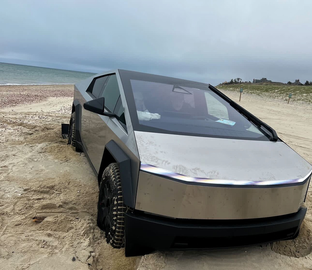 Каковы шансы электрического Tesla Cybertruck выбраться из песчаного плена